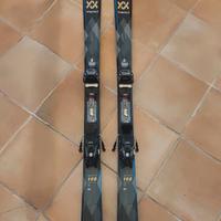 Sci Völkl Deacon 7.6 con attacchi Marker vMotion 1