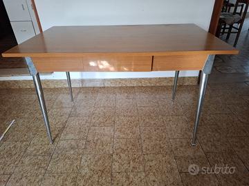 tavolo vintage con 4 sedie coordinate