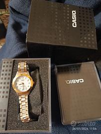 Orologio analogico Casio.