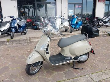 Piaggio Vespa 310 GTS hpe