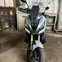 Xadv 750