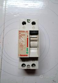 BTICINO D723A/25 220V INTERRUTTORE USATO.