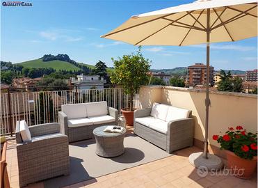 Appartamento con terrazzo a Castelferretti