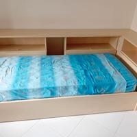Cameretta letto e mobile comodino