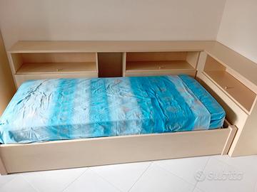 Cameretta letto e mobile comodino