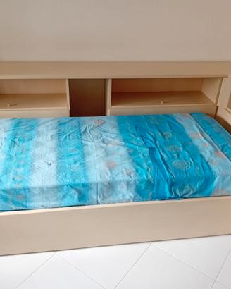 Cameretta letto e mobile comodino