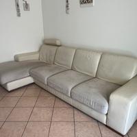 Divano angolare in pelle e tessuto