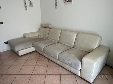 Divano angolare in pelle e tessuto