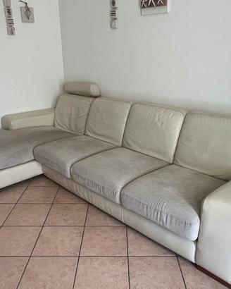 Divano angolare in pelle e tessuto