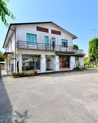 CASA SEMINDIPENDENTE A LATISANA
