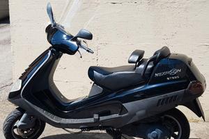 Piaggio Hexagon GT 250 4T.