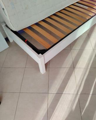 Letto singolo completo di materasso