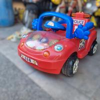 Macchinina elettrica con telecomando, luci e suoni