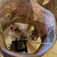 Vecchia lampada in legno