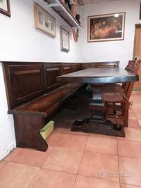 tavolo 12 posti con panca angolare e 5 sedie a Rom