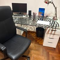 Scrivania in vetro piu sedia ufficio