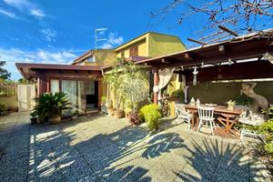 VILLA A SCHIERA A QUARTU SANT'ELENA