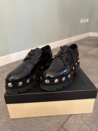Scarpa in pelle nera con lacci 38