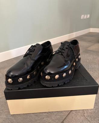 Scarpa in pelle nera con lacci 38