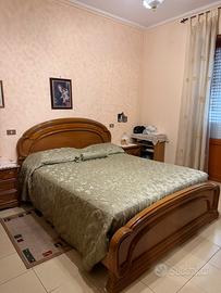 Letto matrimoniale in legno massello