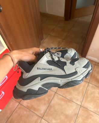 balenciaga triple S nera e grigia