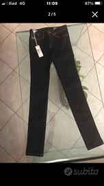 Diesel jeans con etichetta