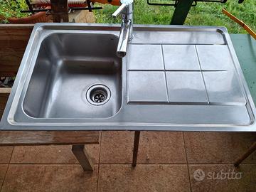 lavandino in acciaio