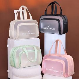 Borsa  viaggio. spiaggia.