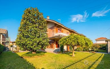 VILLA IN ZONA COMODISSIMA AI SERVIZI !