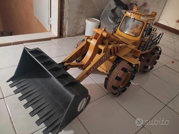 pala meccanica di grande distribuzione 