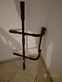 Attrezzo per trazioni