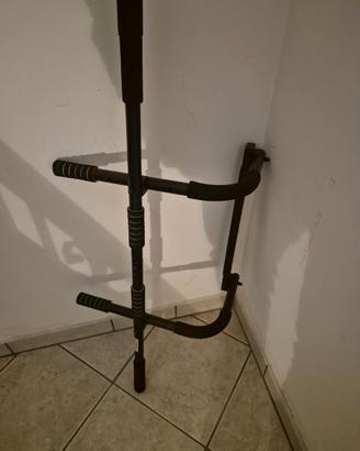 Attrezzo per trazioni