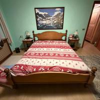 Letto matrimoniale in legno completo di comodini