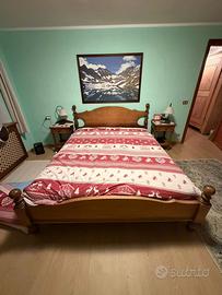 Letto matrimoniale in legno completo di comodini