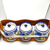 Portaspezie in ceramica con supporto in legno