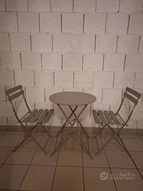 Tavolo pieghevole con due sedie giardino terrazza