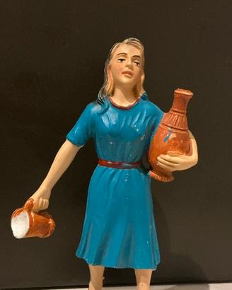 Statuina donna con brocca