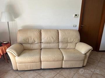 DIVANO IN PELLE
