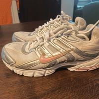 scarpe ginnastica con lacci nike