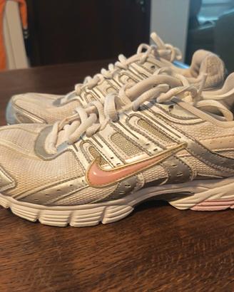 scarpe ginnastica con lacci nike