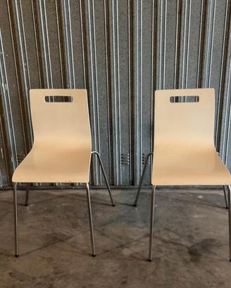 Coppia di sedie moderne in legno curvato e metallo