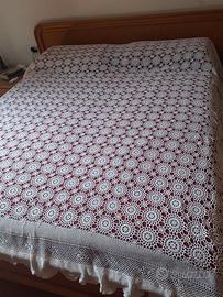 Copriletto matrimoniale lavorato a mano