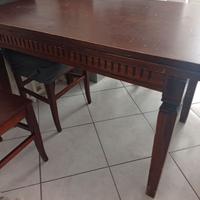 Tavolo e 4 sedie allungabile