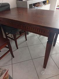 Tavolo e 4 sedie allungabile