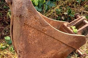 Benna cucchiaio escavatore terna