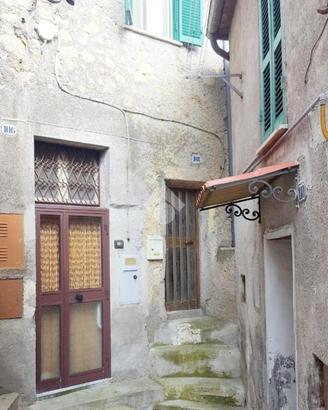 2 LOCALI A PALIANO