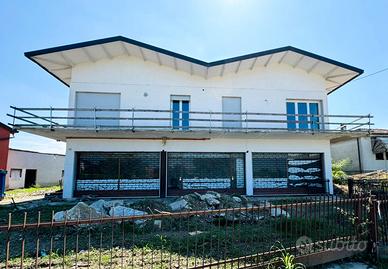 Edificio con abitazione e laboratorio