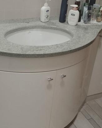 Mobile bagno bianco completo di marmo da appoggio
