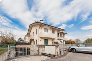 4 LOCALI A VILLAFRANCA DI VERONA