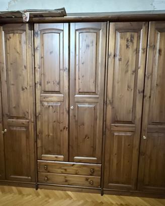 Camera da letto completa in legno — In ottime cond